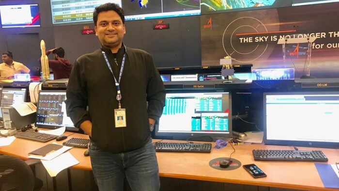 धर्मेंद्र को चांद के लिए सैटेलाइट ट्रैकिंग करने की महत्वपूर्ण जिम्मेदारी दी गई थी.