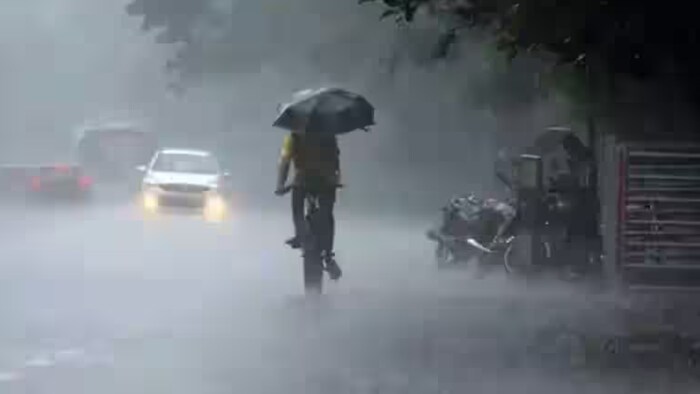 बारिश के बाद उमस ने आम जनता को काफी परेशान कर रखा है.