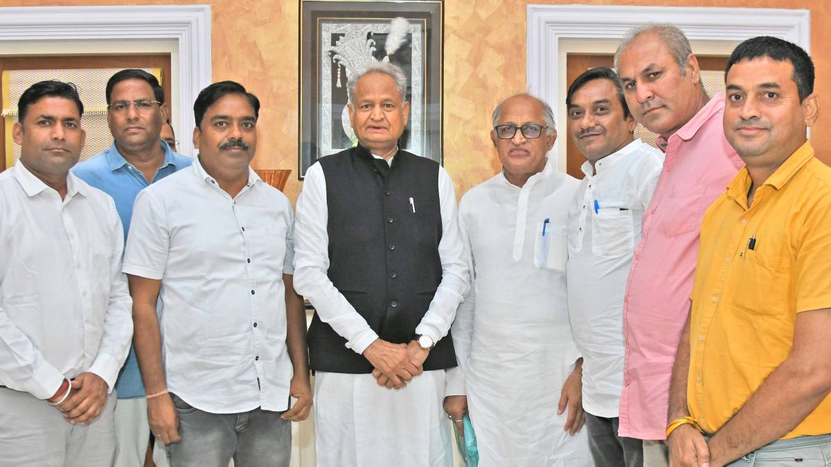 Rajasthan: सीएम से मुलाकात के बाद खत्म हुई वेटनरी डॉक्टर्स की हड़ताल 