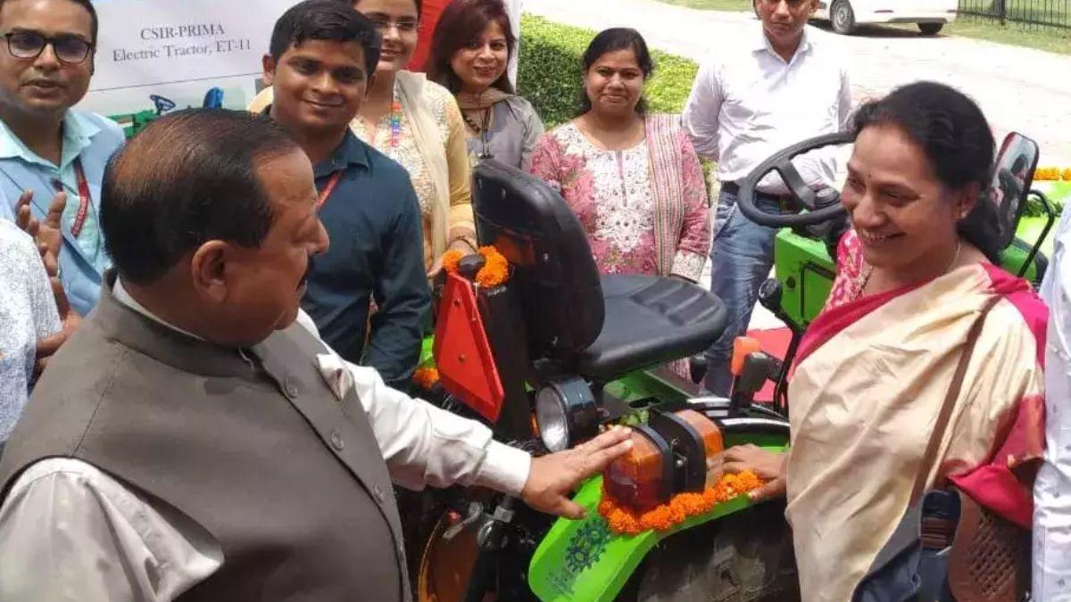 Electric Tractor: CSIR-CMERI ने लॉन्च किया भारत का अपना पहला स्वदेशी इलेक्ट्रिक ट्रैक्टर, जानें क्या है इसकी खासियत