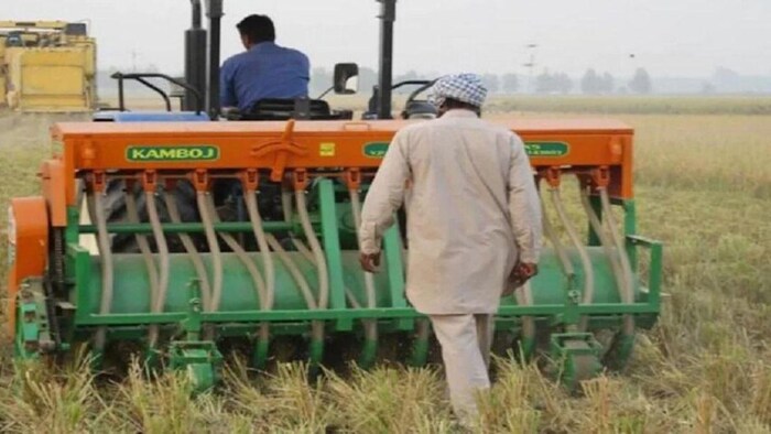हैप्पी सीडर से पराली वाले खेत में गेहूं की बुवाई