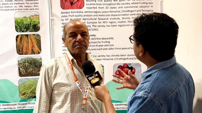 देश भर में सेब की खेती को पहुंचाना चाहते हैं हरिमन शर्मा (Photo-Kisan Tak).