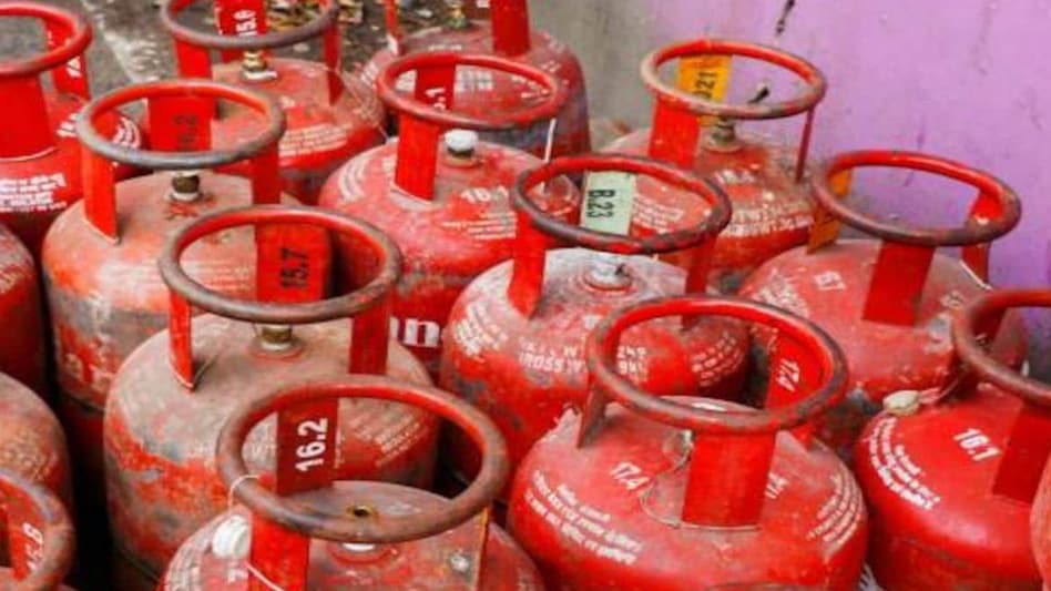 PM Ujjwala Yojana: सरकार मुफ्त बांटेगी 75 लाख उज्ज्वला LPG कनेक्शन, इन कागजों के साथ ऐसे करें अप्लाई PM Ujjwala Yojana: सरकार मुफ्त बांटेगी 75 लाख उज्ज्वला LPG कनेक्शन, इन कागजों के साथ ऐसे करें अप्लाई
