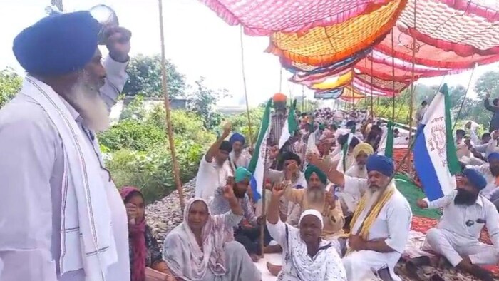 पंजाब में किसानों ने रोकी रेल, दूसरे दिन भी 17 जगहों पर विरोध प्रदर्शन जारी