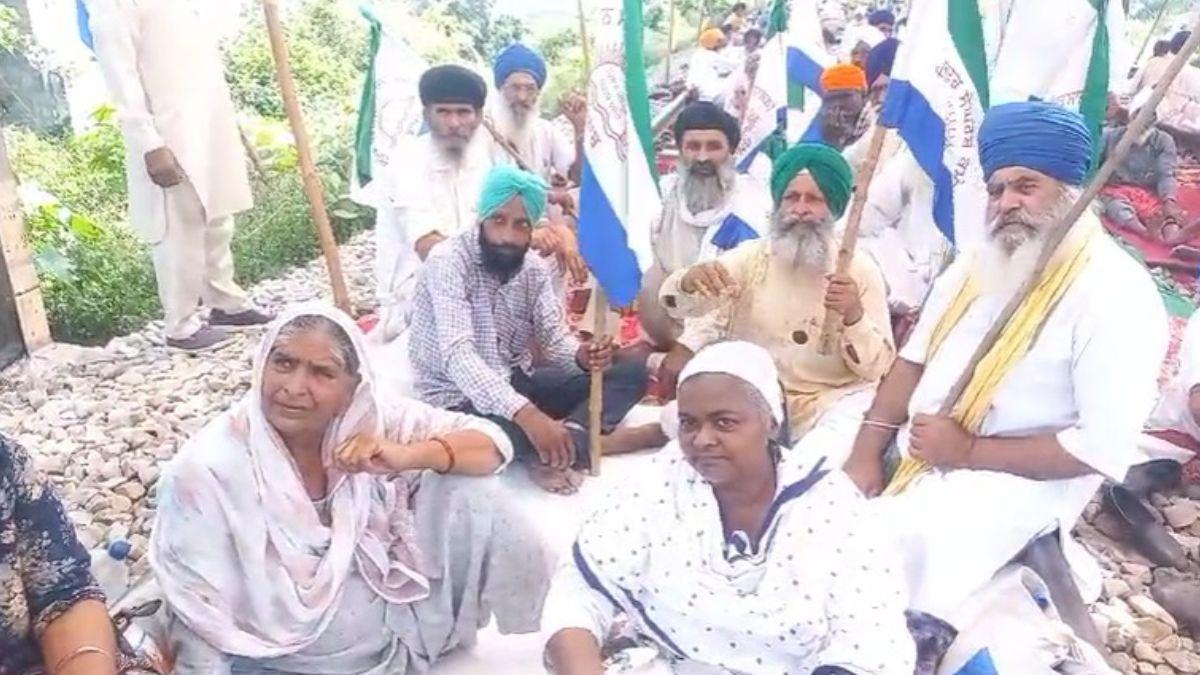 Punjab Farmers Protest: पंजाब में फिरोजपुर डिवीजन की कई ट्रेनें कैंसिल, यात्रा से पहले पढ़ लें रेलवे की ये जानकारी