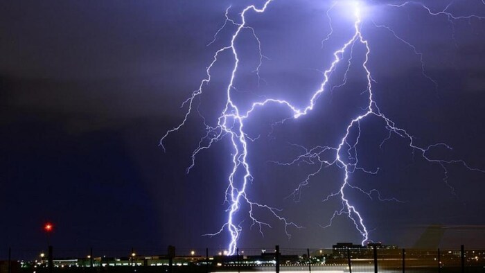 यूपी के इन जिलों में बज्रपात का अलर्ट