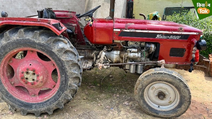 आगरा निवासी किसान के घर में खड़ा 51 साल पुराना जीटर ट्रैक्टर.