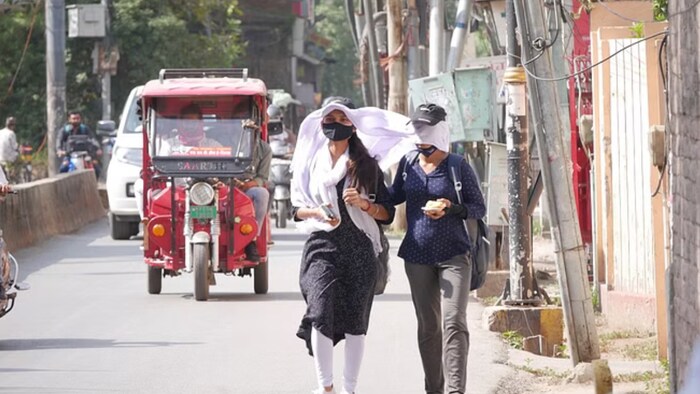UP Weather: पिछले 24 घंटे में किसी भी जिले के तापमान में कोई बदलाव नहीं देखा गया है.