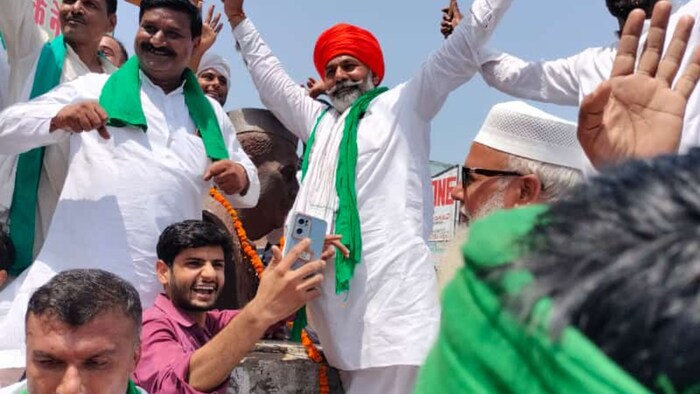 राकेश टिकैत ने कहा कि बकाया गन्ना मूल्य भुगतान न होने से क्षेत्र का किसान परेशान है. (Photo-Facebook)