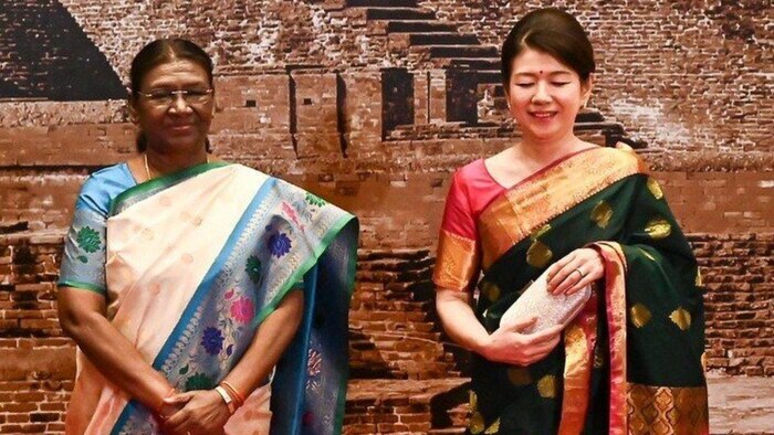 जापान की फर्स्ट लेडी को भा गए भारत के रंग, डिनर में सिल्क साड़ी पहनकर की शिरकत