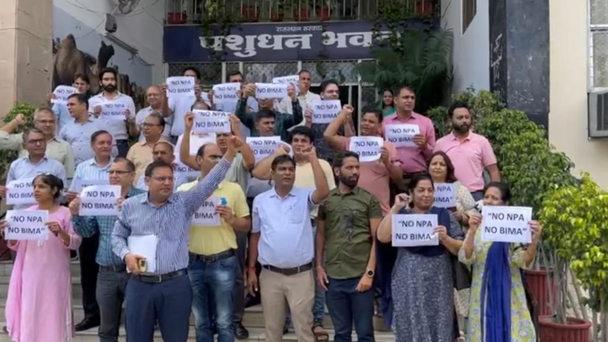 पशु चिकित्सक अनिश्चितकालीन हड़ताल पर है. फोटो- Madhav Sharma