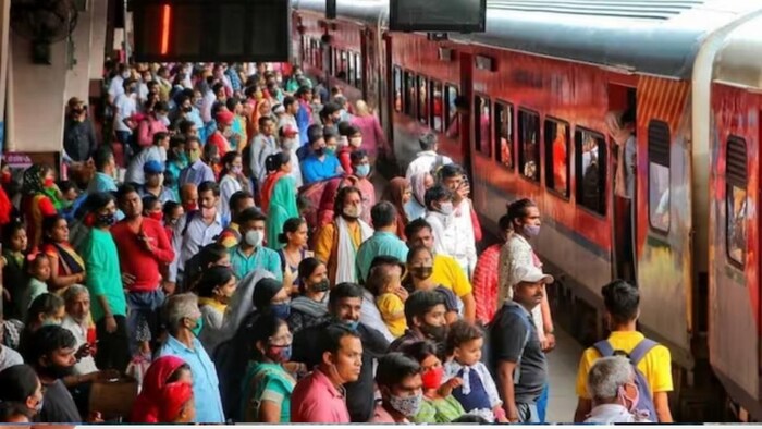 आंध्र प्रदेश के विजयनगरम में भीषण ट्रेन दुर्घटना के बाद सोमवार को चलने वाली 33 ट्रेनों को कैंसिल कर दिया गया है.