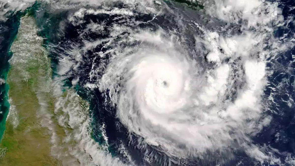 Cyclone Hamoon: गंभीर चक्रवाती तूफान में तब्दील हुआ हमून, IMD ने दिया ये जरूरी अपडेट
