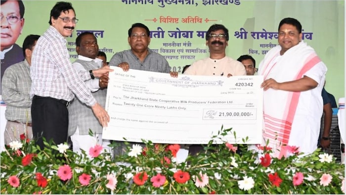 पलामू के कार्यक्रम में सीएम हेमंत सोरेन फोटोः आईपीआरडी