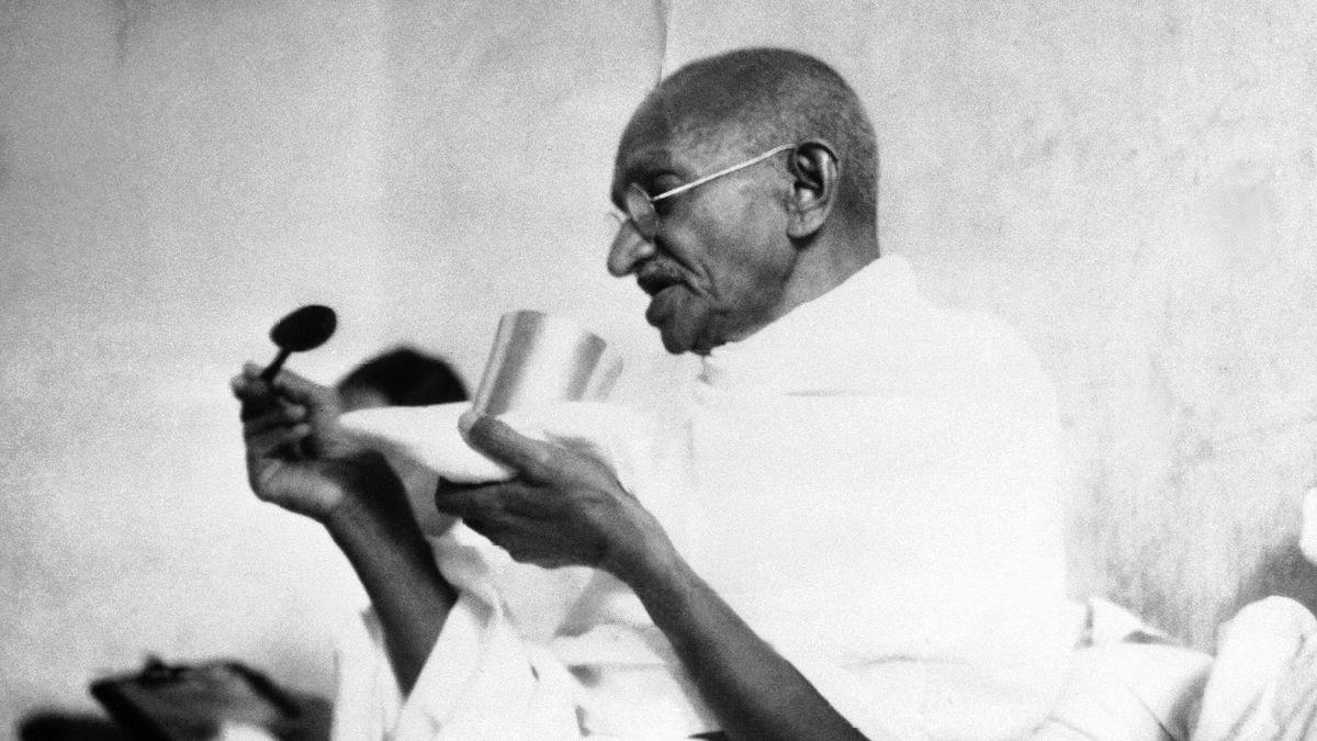 Gandhi Jayanti 2023: क्या खाते थे महात्मा गांधी? आखिर क्यों कर ली थी नमक और दूध से तौबा? पढ़ें पूरा डाइट चार्ट