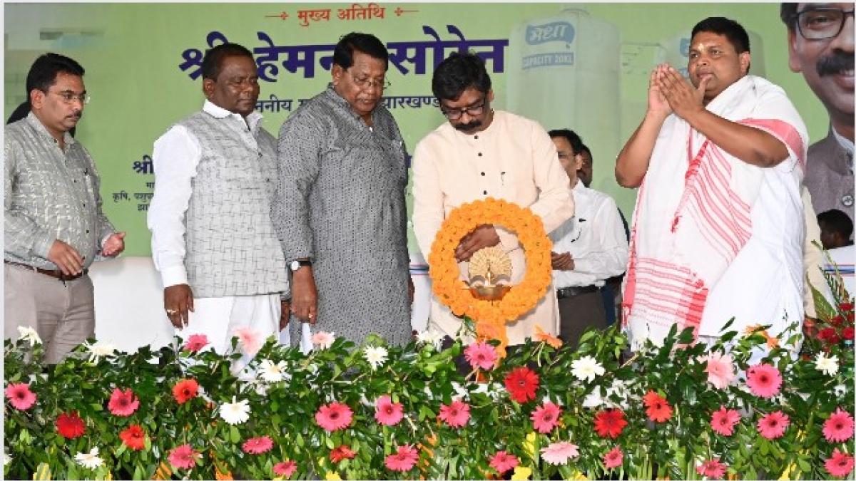 दूध उत्पादन के क्षेत्र में आत्मनिर्भर होगा झारखंड, पलामू में सीएम ने किया डेयरी प्रोसेसिंग प्लांट का उद्घाटन, किसानों की बढ़ेगी आय