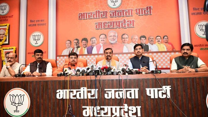 एमपी में भाजपा के प्रदेश अध्यक्ष वीडी शर्मा ने पीएम माेदी के ग्वालियर दौरे की जानकारी दी, फोटो: साभार, एमपी बीजेपी