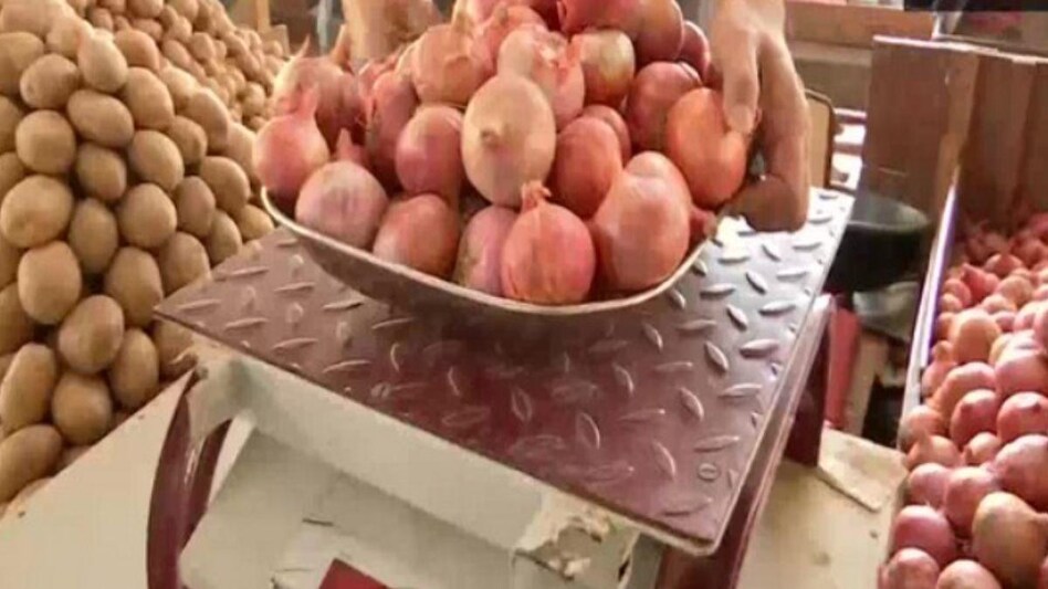 Onion Price: क्या सैकड़े में जाएगा प्याज का भाव, नवरात्रि बीतते ही दाम ने मारी भारी छलांग Onion Price: क्या सैकड़े में जाएगा प्याज का भाव, नवरात्रि बीतते ही दाम ने मारी भारी छलांग