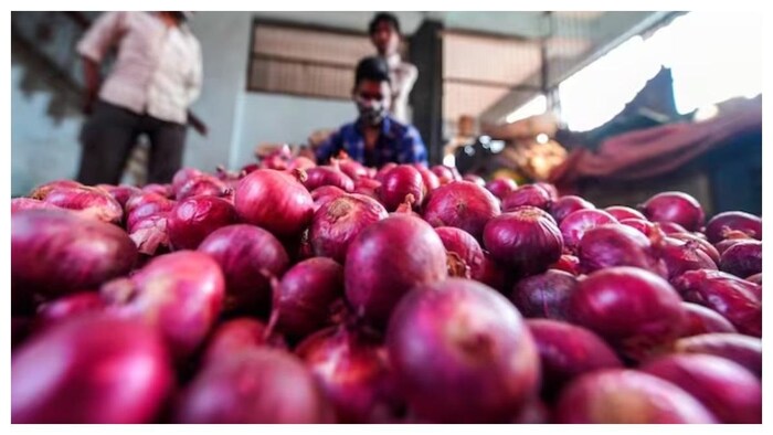 अगस्त के अब तक 22 राज्यों के बाजारों में लगभग 1.7 लाख टन से अधि बफर प्याज पहुंचाया जा चुका है.