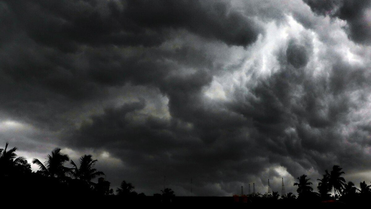 UP Weather Today: लखनऊ समेत यूपी में अगले 3 दिनों तक गरज चमक के साथ बारिश का अलर्ट? जानिए मौसम का हाल