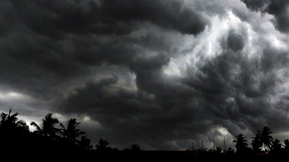 UP Weather Today: यूपी के कई जिलों में आज गरज-चमक के साथ बारिश का अलर्ट, मौसम विभाग ने जारी किया चेतावनी UP Weather Today: यूपी के कई जिलों में आज गरज-चमक के साथ बारिश का अलर्ट, मौसम विभाग ने जारी किया चेतावनी