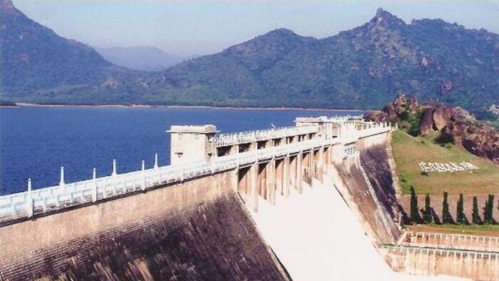 कम हो रहा जलाशयों का स्तर, बढ़ रही चिंता