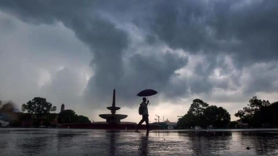 Weather News: मॉनसून की विदाई के बाद बदल रहा मौसम का मिजाज, IMD ने जारी किया अलर्ट Weather News: मॉनसून की विदाई के बाद बदल रहा मौसम का मिजाज, IMD ने जारी किया अलर्ट