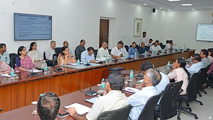 पहली बार मीडियाकर्मी भी पोस्टल बैलेट से डाल सकेंगे वोट