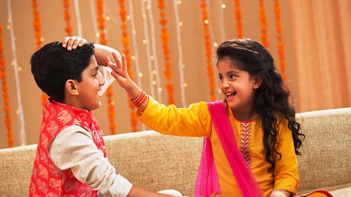 Bhai Dooj 2023: भाई दूज के मौके पर अपने भाई-बहन को भेजें ये प्यार भरा संदेश