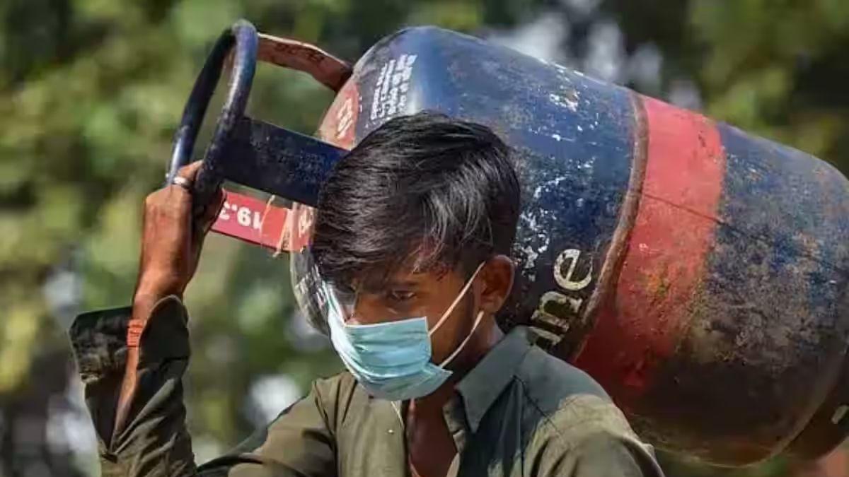 चुनाव से ठीक पहले सस्ता हुआ एलपीजी सिलेंडर, चेक करें आपके शहर में कितना है रेट