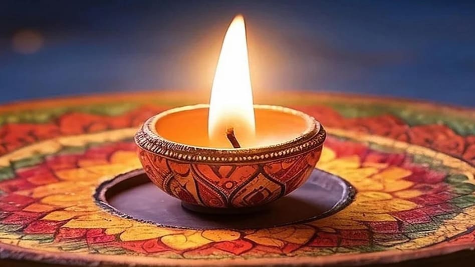 Diwali 2023 Puja Time: दीपावली आज, लक्ष्मी पूजा के लिए दो शुभ मुहूर्त, पूजा विधि यहां जानिए Diwali 2023 Puja Time: दीपावली आज, लक्ष्मी पूजा के लिए दो शुभ मुहूर्त, पूजा विधि यहां जानिए