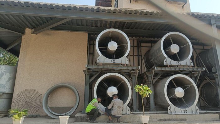 लाजपत नगर में एक साल से बंद पड़ा है स्मॉग टावर.