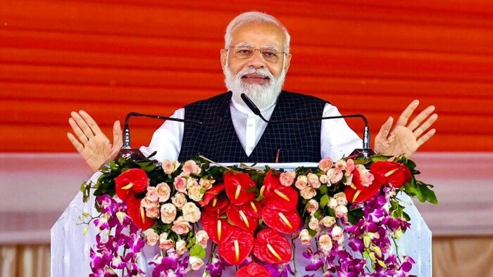 मनोज सहनी की तारीफ पीएम मोदी भी कर चुके हैं. (पीएम मोदी की फाइल फोटो)