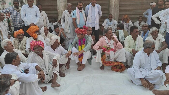नहरबंदी के खिलाफ चुनाव लड़ रहा ये शख्स. फोटो- रघुवीर मीणा