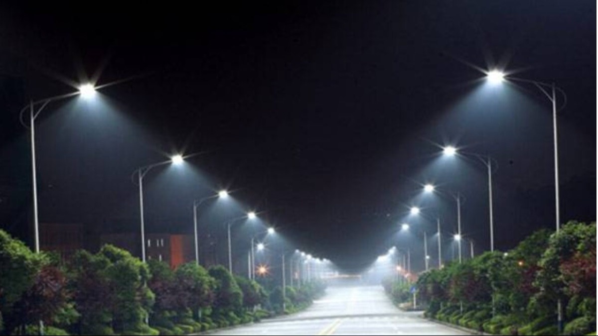 गावों का अंधेरा दूर कर रही सरकारी योजना, देश के 257 जिलों में 2.72 लाख सोलर लाइट लगीं 