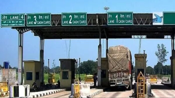Farmers tried to remove toll plaza