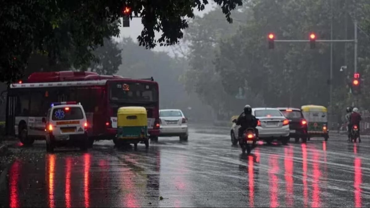 दिल्ली के इलाकों में हल्की बारिश की संभावना, पंजाब-हरियाणा में लुढ़का पारा