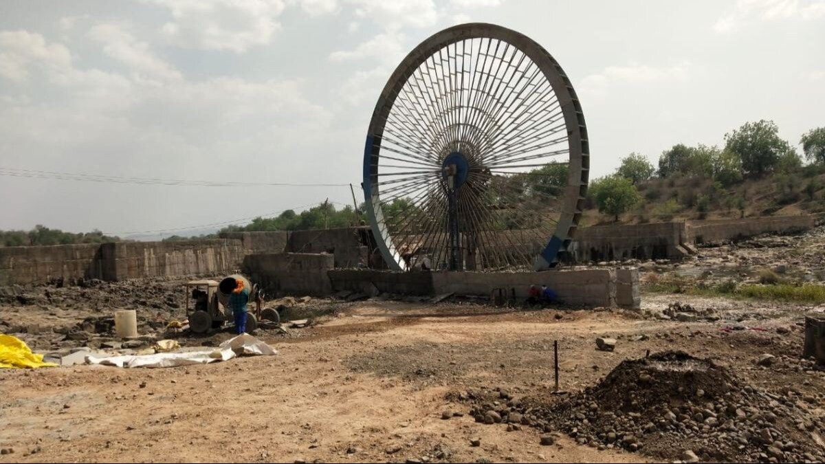 MP News: किसान ने कुंदा नदी पर बना दिया डैम, बिजली पैदा करने के लिए खड़ी की विशाल टरबाइन