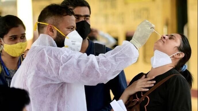 दिल्ली में कोरोना के नए वैरियेंट को लेकर चल रही तैयारी, केंद्र की गाइडलाइंस का हो रहा पालन