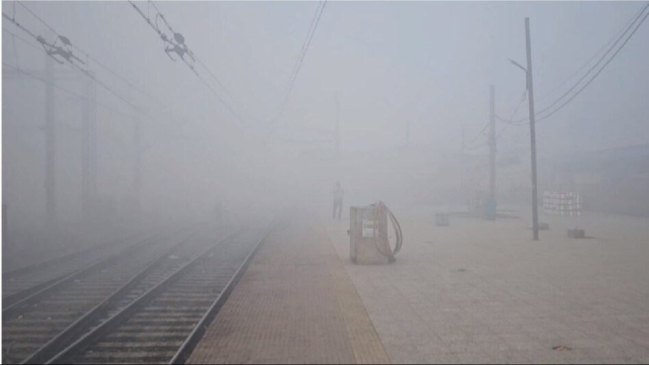 दिल्ली समेत कई राज्यों में कोहरे का कहर, IMD ने ड्राइवरों के लिए जारी की सलाह दिल्ली समेत कई राज्यों में कोहरे का कहर, IMD ने ड्राइवरों के लिए जारी की सलाह