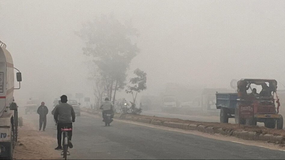 UP Weather Today: यूपी के कई जिलों में घने कोहरे और कोल्ड डे का Alert! लखनऊ में 20 जनवरी तक स्कूल बंद, जानें- मौसम का हाल UP Weather Today: यूपी के कई जिलों में घने कोहरे और कोल्ड डे का Alert! लखनऊ में 20 जनवरी तक स्कूल बंद, जानें- मौसम का हाल