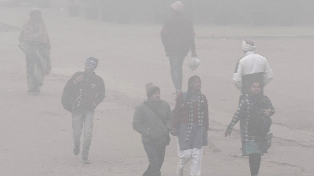 Weather News: पूरे उत्तर भारत में शीतलहर का कहर, घने कोहरे ने बढ़ाई परेशानी