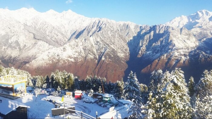 शिमला में शुरू हुई बर्फबारी