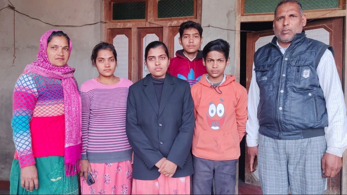 UPPSC 2023: पिता ठेके पर करते हैं खेती और मां आंगनबाड़ी सेविका, अब बेटी बन गई SDM, पढ़िए संघर्ष की कहानी