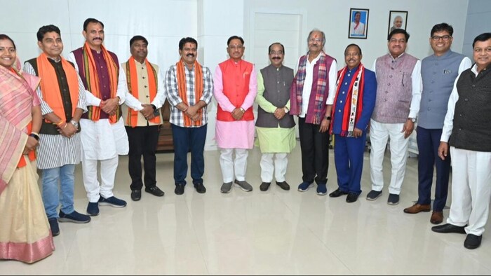 छत्तीसगढ़ कैबिनेट के साथ मुख्यमंत्री विष्णुदेव साय