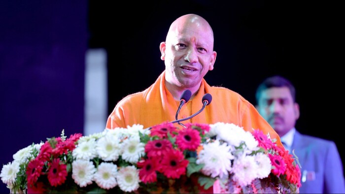 सीएम योगी ने कहा कि चालू पेराई सत्र हमने में गन्ने का मूल्य बढ़ाया है.