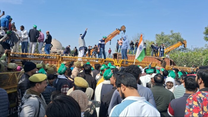 दिल्ली जा रहे किसानों को नोएडा में हिरासत में लिया