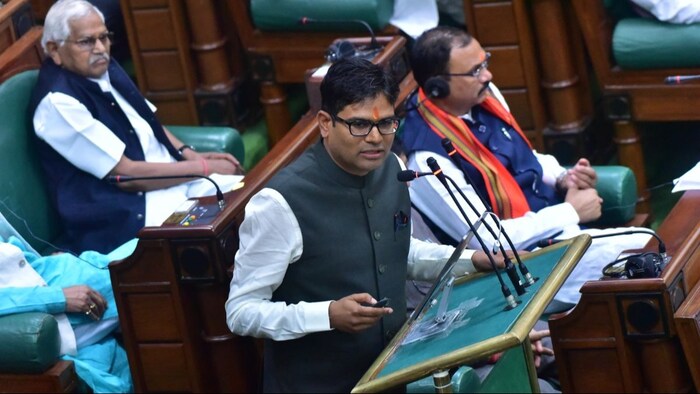 छत्तीसगढ़ के वित्त मंत्री ओपी चौधरी ने विधानसभा में बजट पेश किया (फोटो: साभार छग सरकार)