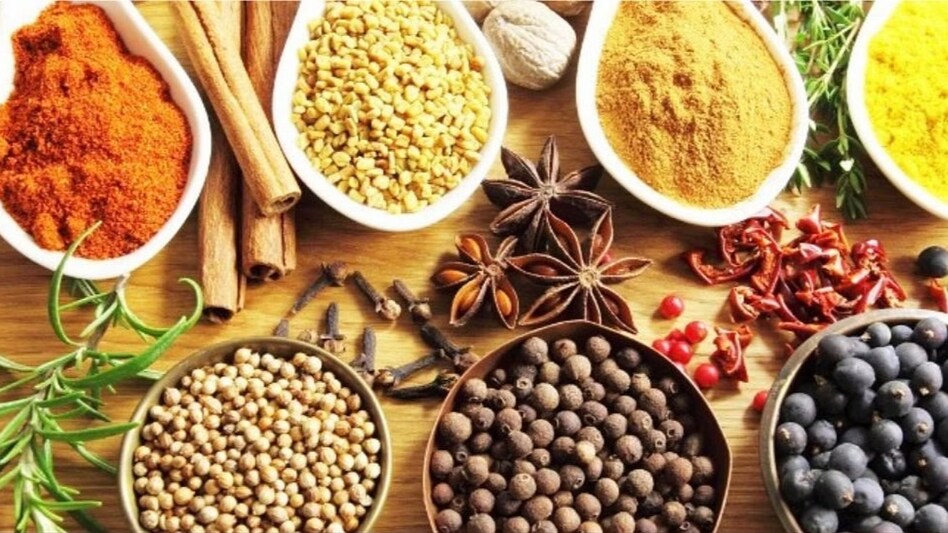 Indian spices : स्वाद के साथ सेहत को दुरुस्त रखने का काम करते हैं ये मसाले, जानें इनकी खूबियाँ Indian spices : स्वाद के साथ सेहत को दुरुस्त रखने का काम करते हैं ये मसाले, जानें इनकी खूबियाँ