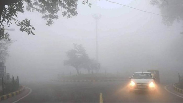 यूपी में बारिश-बूंदाबांदी के बाद आज से मौसम सुधरने के आसार हैं.